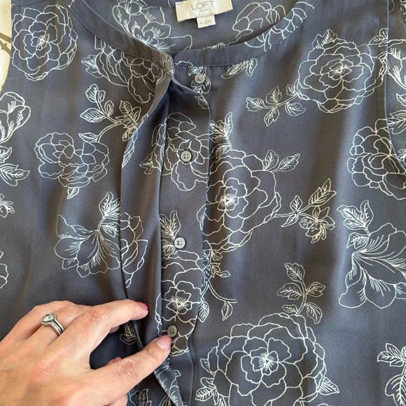 Loft grey floral top - Picture 4 of 7